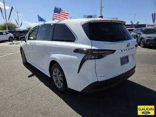 Toyota Sienna 2025 LE 8-Pasajeros 4dr Mini-Van