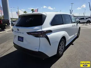 Toyota Sienna 2025 LE 8-Pasajeros 4dr Mini-Van