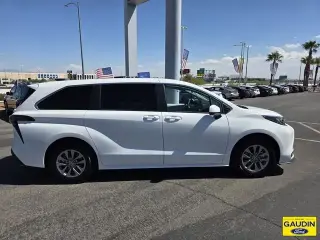 Toyota Sienna 2025 LE 8-Pasajeros 4dr Mini-Van