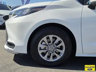 Toyota Sienna 2025 LE 8-Pasajeros 4dr Mini-Van