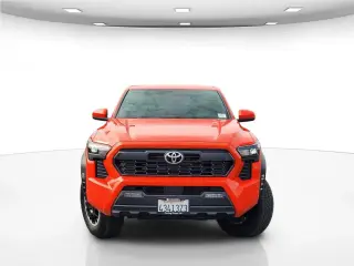 Toyota Tacoma 2024 4x4 SR5 4p Doble Cabina Cuadrada 5.0 ft CB