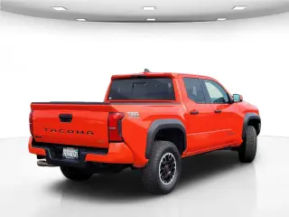 Toyota Tacoma 2024 4x4 SR5 4p Doble Cabina Cuadrada 5.0 ft CB