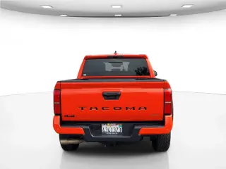 Toyota Tacoma 2024 4x4 SR5 4p Doble Cabina Cuadrada 5.0 ft CB