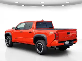 Toyota Tacoma 2024 4x4 SR5 4p Doble Cabina Cuadrada 5.0 ft CB