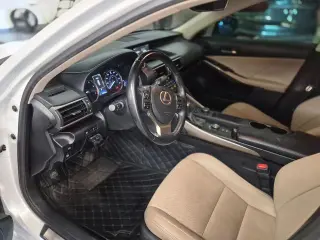 Lexus IS 300 2020 4p Sedan