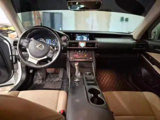 Lexus IS 300 2020 4p Sedan