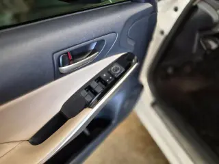 Lexus IS 300 2020 4p Sedan