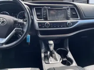 Toyota Highlander 2019 LE 4dr SUV (3.5L V6)