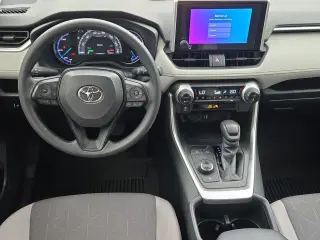 Toyota RAV4 Hybrid 2025 AWD XLE 4dr SUV