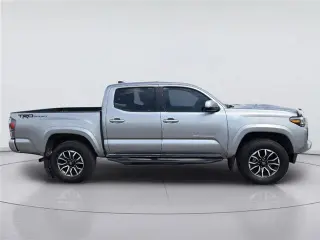 Toyota Tacoma 2023 4x2 TRD Sport 4puertas Doble Cabina 5.0 ft SB