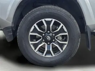 Toyota Tacoma 2023 4x2 TRD Sport 4puertas Doble Cabina 5.0 ft SB