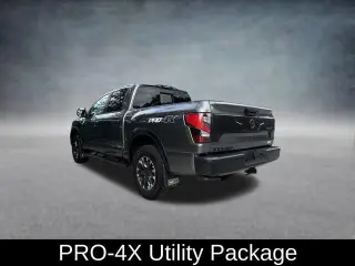Nissan Titan 2024 4x4 Platinum Reserve 4dr Crew Cab 5.6 ft. SB