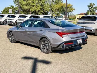 Hyundai ELANTRA 2025 SEL Convenience Sedán de 4 puertas