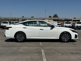 Nissan Altima 2025 2.5 SV 4dr Sedán