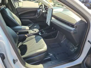 Ford Mustang Mach-E 2023 Select 4dr SUV