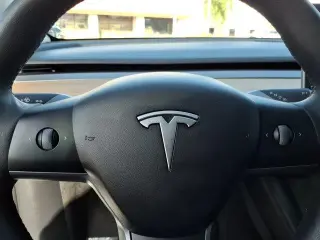 Tesla Model Y 2022 AWD Long Range 4p Crossover