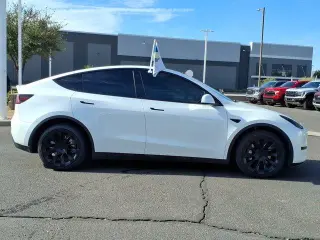 Tesla Model Y 2022 AWD Long Range 4p Crossover