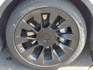 Tesla Model Y 2022 AWD Long Range 4p Crossover