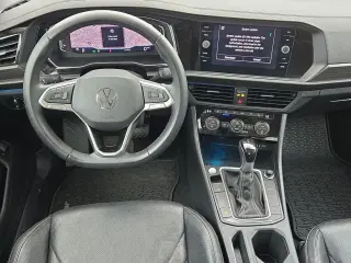 Volkswagen Jetta 2024 SEL 4dr Sedán