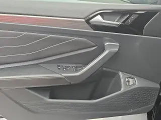 Volkswagen Jetta 2024 SEL 4dr Sedán