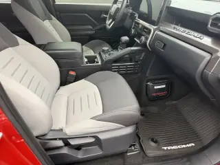 Toyota Tacoma 2024 4x4 SR5 4p Doble Cab 5.0 ft CB larga