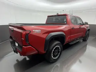 Toyota Tacoma 2024 4x4 SR5 4p Doble Cab 5.0 ft CB larga