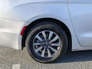 Chrysler Pacifica Plug-In Hybrid 2023 Touring L 4dr Mini-Van