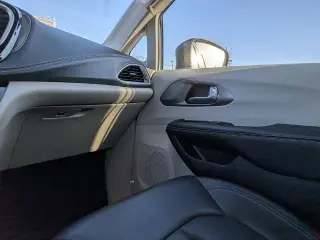 Chrysler Pacifica Plug-In Hybrid 2023 Touring L 4dr Mini-Van