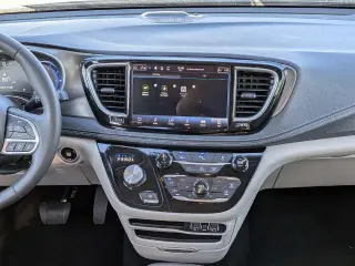 Chrysler Pacifica Plug-In Hybrid 2023 Touring L 4dr Mini-Van