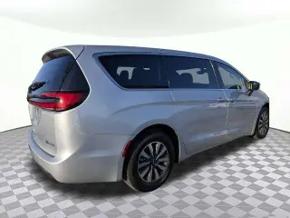 Chrysler Pacifica Plug-In Hybrid 2023 Touring L 4dr Mini-Van