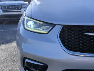 Chrysler Pacifica Plug-In Hybrid 2023 Touring L 4dr Mini-Van