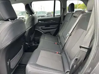 Jeep Grand Cherokee 2022 4x4 Laredo 4dr SUV (lanzamiento a mediado de año)