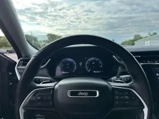Jeep Grand Cherokee 2022 4x4 Laredo 4dr SUV (lanzamiento a mediado de año)