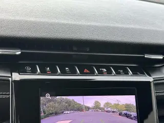 Jeep Grand Cherokee 2022 4x4 Laredo 4dr SUV (lanzamiento a mediado de año)