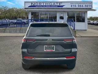 Jeep Grand Cherokee 2022 4x4 Laredo 4dr SUV (lanzamiento a mediado de año)