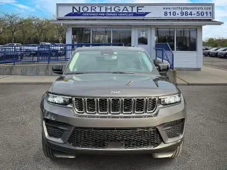 Jeep Grand Cherokee 2022 4x4 Laredo 4dr SUV (lanzamiento a mediado de año)