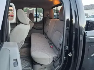 Nissan Frontier 2016 4x2 SV 4dr Crew Cab 5 ft. SB Pickup 5A