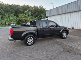 Nissan Frontier 2016 4x2 SV 4dr Crew Cab 5 ft. SB Pickup 5A