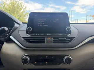 Nissan Altima 2021 2.5 SV 4dr Sedán