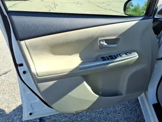 Toyota Prius v 2013 Two 4dr Wagon