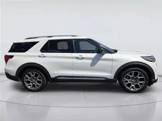 Ford Explorer 2025 Platinum SUV de 4 puertas