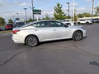Nissan Altima 2026 AWD 2.5 SV 4dr Sed n