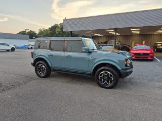 Ford Bronco 2023 4x4 Outer Banks SUV de 4 puertas