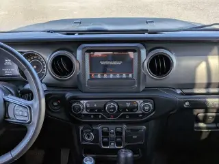 Jeep Wrangler 2023 4x4 Sport 4p SUV