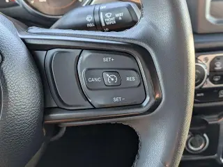 Jeep Wrangler 2023 4x4 Sport 4p SUV