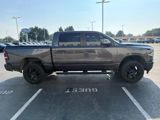 Ram 1500 2020 4x4 Big Horn 4p Puerta Cabina Tripulacion 5.6 ft. SB Camioneta