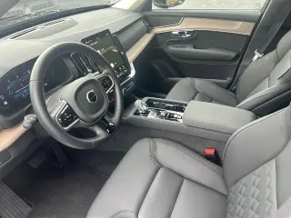 Volvo XC90 2025 AWD B5 Plus Bright Theme 7-Pasajeros 4puertas SUV (lanzamiento medio anual)
