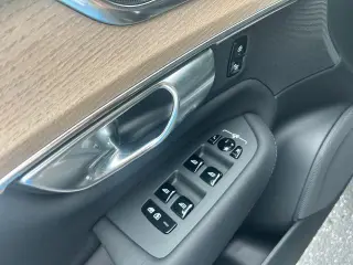 Volvo XC90 2025 AWD B5 Plus Bright Theme 7-Pasajeros 4puertas SUV (lanzamiento medio anual)