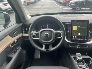 Volvo XC90 2025 AWD B5 Plus Bright Theme 7-Pasajeros 4puertas SUV (lanzamiento medio anual)