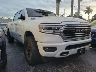 Ram 1500 2020 4x2 Laramie Longhorn 4p Camioneta de cabina doble 5.6 ft. SB